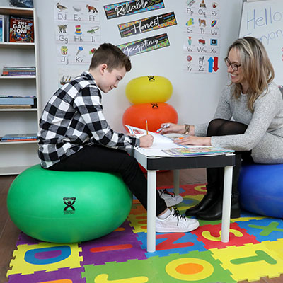 М'яч CanDo Wobble - зелений – 65 см у діаметрі x 35 см висоті - Зображення 2